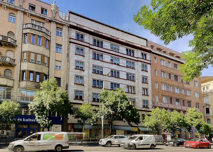 Luxury Central Apartment R161