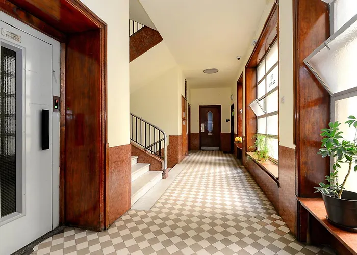 Luxury Central Apartment R161